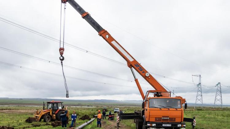 В селе Крымгиреевском на Ставрополье начался ремонт аварийного водопровода