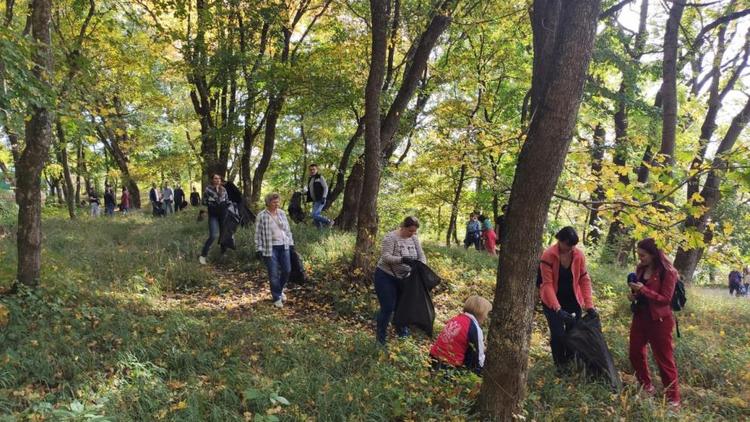 В Ставрополе горожане провели осенний субботник