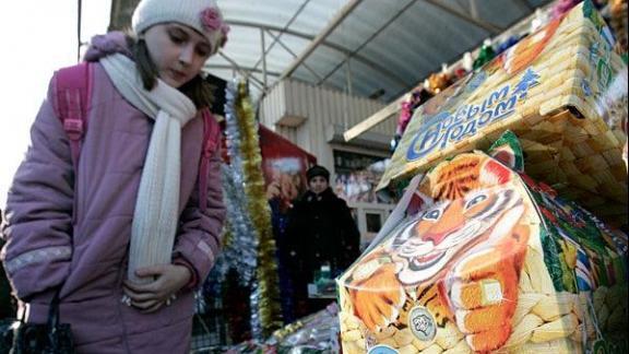 На «прямую линию» Роспотребнадзора Ставрополья по качеству новогодних подарков поступило почти 400 обращений