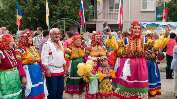 В поселке Новокумском открывается форум «Некрасовский карагод»