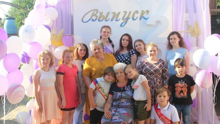 Семья из Новоалександровска на Ставрополье воспитывает 13 приёмных детей