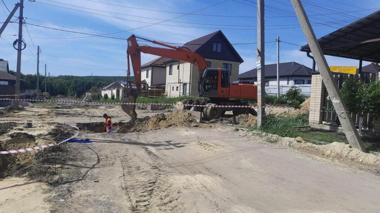 В Ставрополе обустраивают дороги к новой школе на улице Федеральной