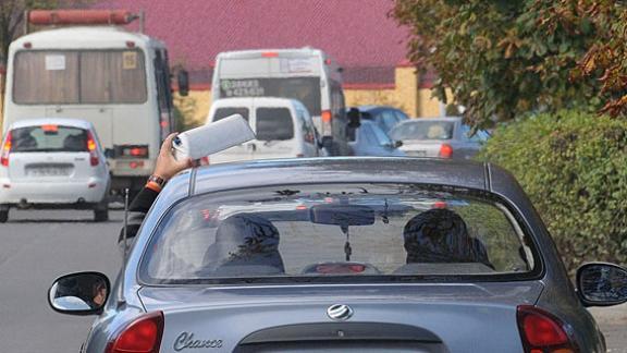 В Ставрополе лже-силовик «развёл» таксиста на коньяк с конфетами