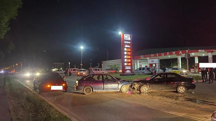 В Будённовском округе 5 человек пострадали в тройном ДТП