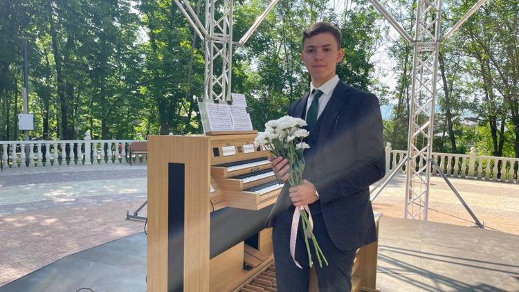 Первый на Ставрополье органный концерт под открытым небом собрал тысячу гостей