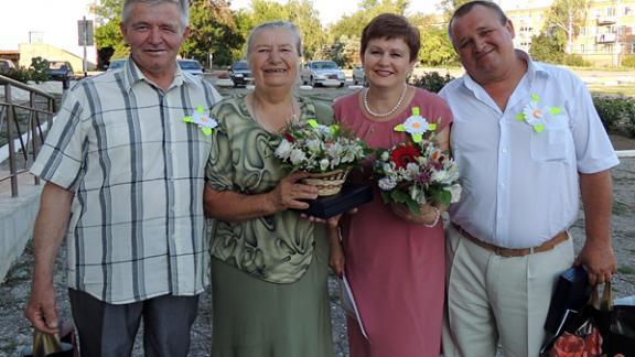 Семьи, много лет прожившие в любви и согласии, чествовали в Дивном