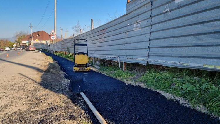 По обращению жителей в станице Ессентукской Предгорного округа обустроили тротуар