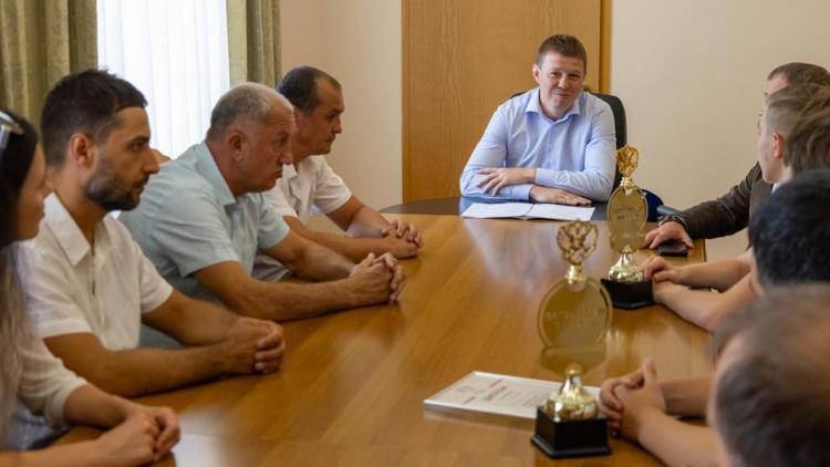 Министр спорта Ставрополья встретился с юными чемпионами Европы по боксу