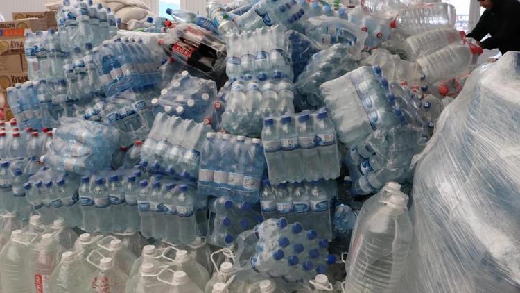 36 тонн бутилированной воды отправили из Ставрополя жителям Донбасса