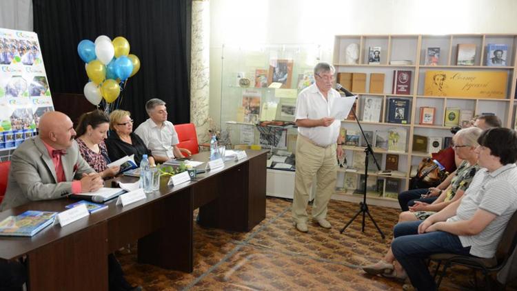 Сборник со стихами и прозой молодых литераторов вышел в Ставрополе