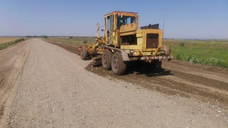 На Ставрополье ремонтируют участок дороги село Спицевка - посёлок Новоспицевский