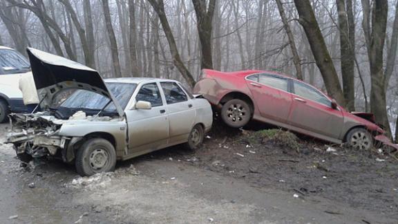 Восемь машин попали в аварию между Ставрополем и Татаркой из-за гололеда