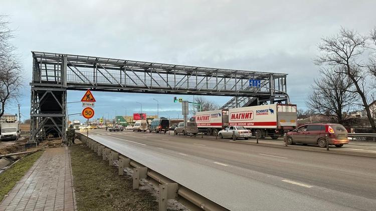 На Ставрополье на трассе «Кавказ» ввели в эксплуатацию два надземных пешеходных перехода