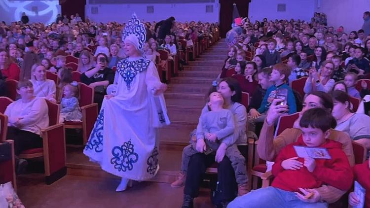 Детей из Кочубеевского округа Ставрополья пригласили на губернаторскую ёлку