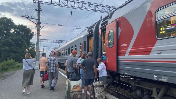 С железнодорожных вокзалов Кавминвод отправили свыше 3 миллионов пассажиров

 