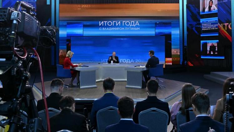 Президент России на прямой линии рассказал о наступлении наших войск в зоне СВО