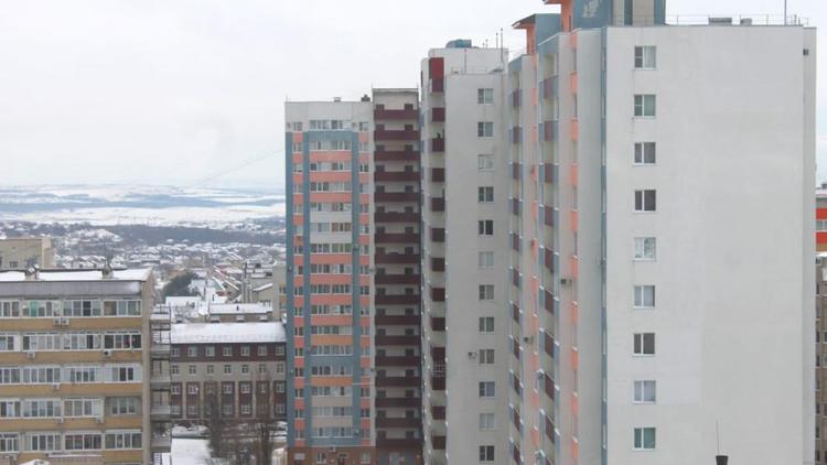 В Ставрополе жители многоэтажки незаконно обустроили подвал