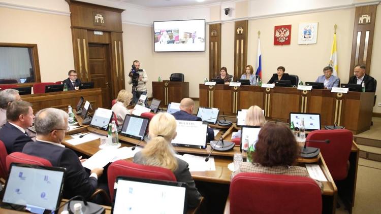 Депутаты краевой Думы высоко оценили работу учреждений соцобслуживания Ставрополья