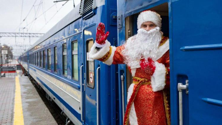 Туристы из Ставрополья на поезде отправились к Деду Морозу