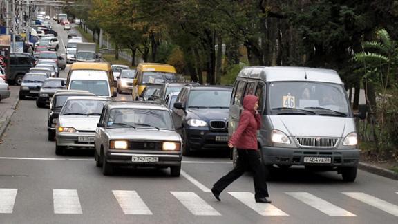 В Ставрополе установили проекционный пешеходный переход