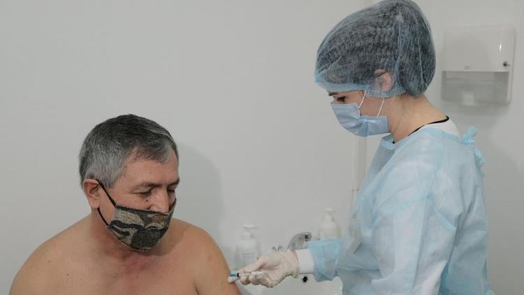 Министр здравоохранения Ставрополья: Рост числа вакцинированных от коронавируса привёл к стабилизации ситуации
