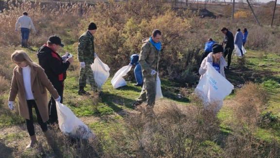 В Будённовском округе в рамках акции «Вода России» очистили берег реки Кумы