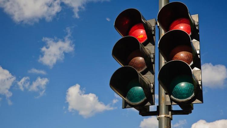В Ставрополе 71-летний водитель автобуса проехал перекрёсток на красный свет