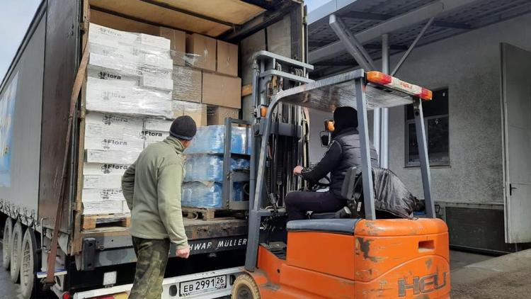 Армянская диаспора Кисловодска отправила беженцам Донбасса 30 тонн гуманитарной помощи