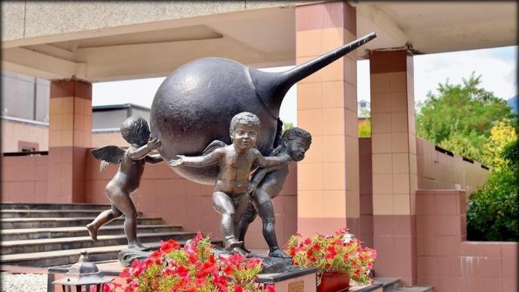Железноводский памятник клизме вошёл в список самых смешных скульптур России