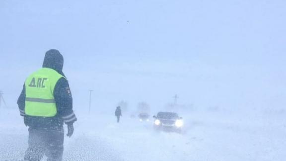 На Ставрополье водителей и пешеходов призвали быть осторожными в непогоду