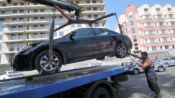 В Пятигорске проводится эвакуация автомобилей, припаркованных в запрещенных местах