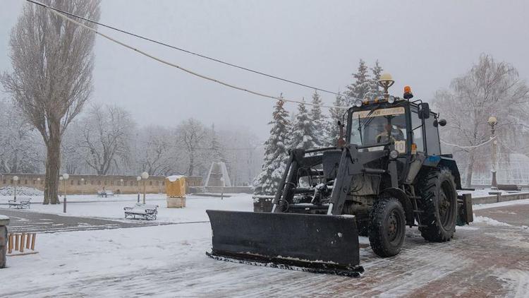 В Ставрополе эвакуируют машины, мешающие работе снегоуборочной техники