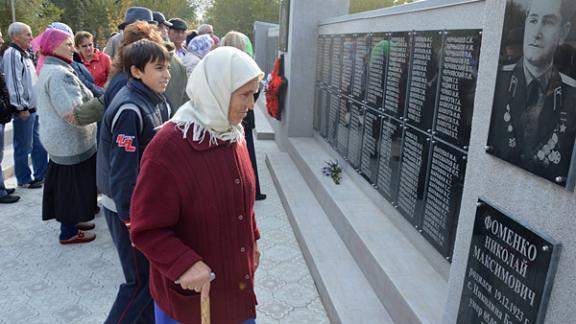 Памятник воинам, погибшим во время Великой Отечественной войны, открыли в селе Николина Балка