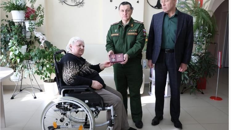 В Ставрополе вручили награду матери погибшего героя СВО