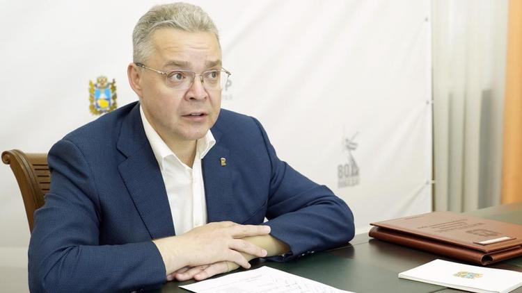 Губернатор Владимиров поручил решить проблему мусорных навалов на контейнерных площадках