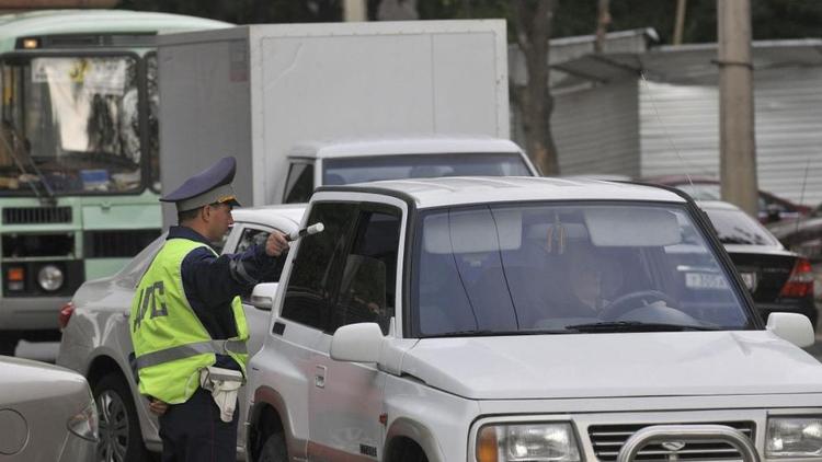 Автоинспекторы в Георгиевском округе сопроводили машину с пострадавшим ребёнком