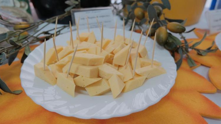 Французский шеф-повар Мишель Луи Лентц высоко оценил ставропольский сыр