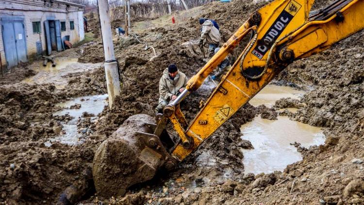 В Невинномысске на водоводе устранили около 50 прорывов