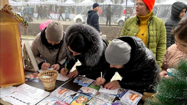 В Железноводске юные художники разработали дизайн новогодних открыток