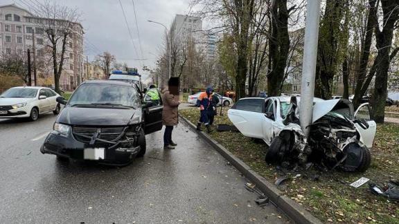 Водитель отечественного авто тяжело пострадал в ДТП с иномаркой в Ставрополе