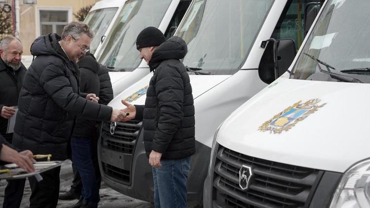 Губернатор Ставрополья вручил ключи от 55 автобусов муниципалитетам края