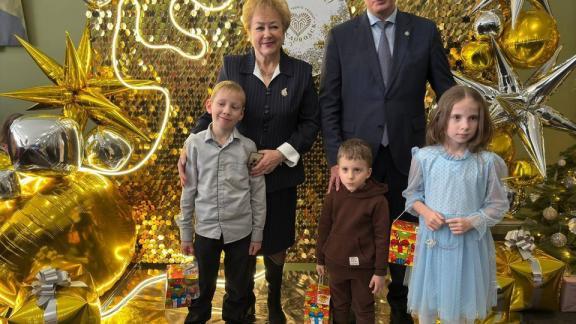 В Кисловодске выделили 3 млн рублей на 5,5 тысячи новогодних подарков для детей