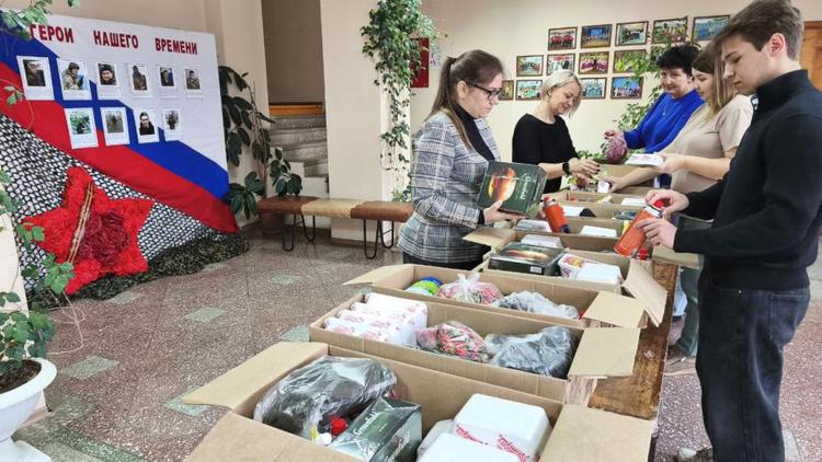 Волонтёры посёлка Комсомольского отправили гуманитарный груз для бойцов на СВО
