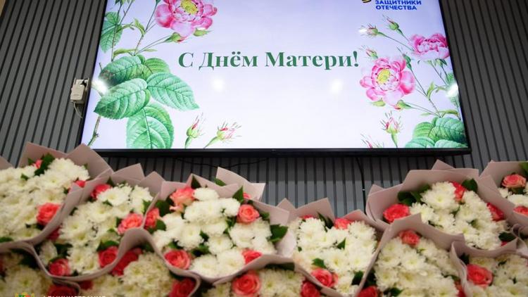 Глава Ставрополя Иван Ульянченко встретился с мамами героев России