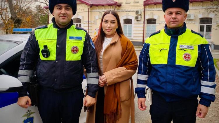 В Железноводске экипаж ДПС помог автоледи