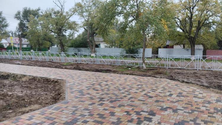 В посёлке Ипатовского округа Ставрополья благоустроили парковую зону