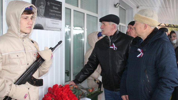 В школе Туркменского округа открыли мемориальную доску воину-интернационалисту
