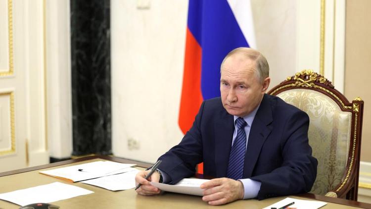 Президент России провёл совещание по вопросам ликвидации последствий паводков