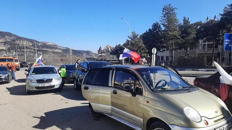Автопробег в поддержку российской армии прошёл в Кисловодске