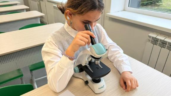 Агроклассу в Предгорном округе подарили микроскопы